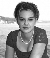 Larisa Oleynik look alike Larisa Oleynik look alike