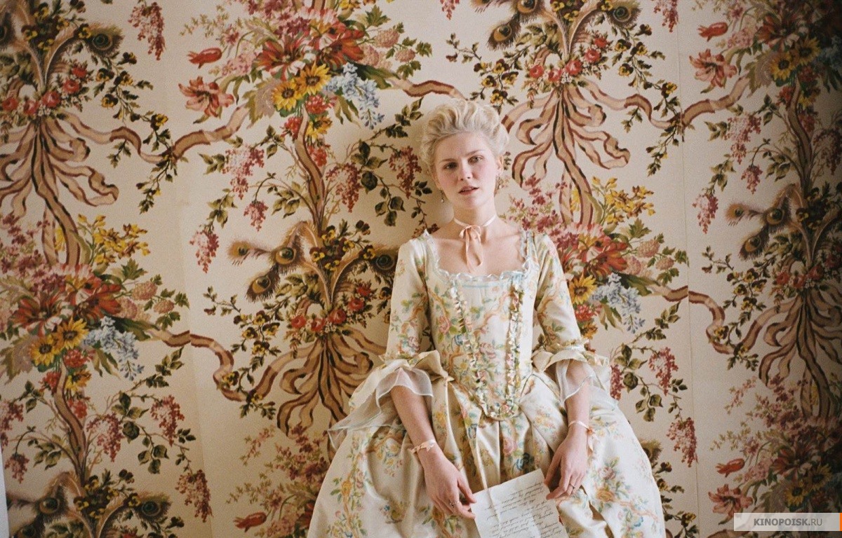 kinopoisk.ru-Marie-Antoinette-2016614.jpg