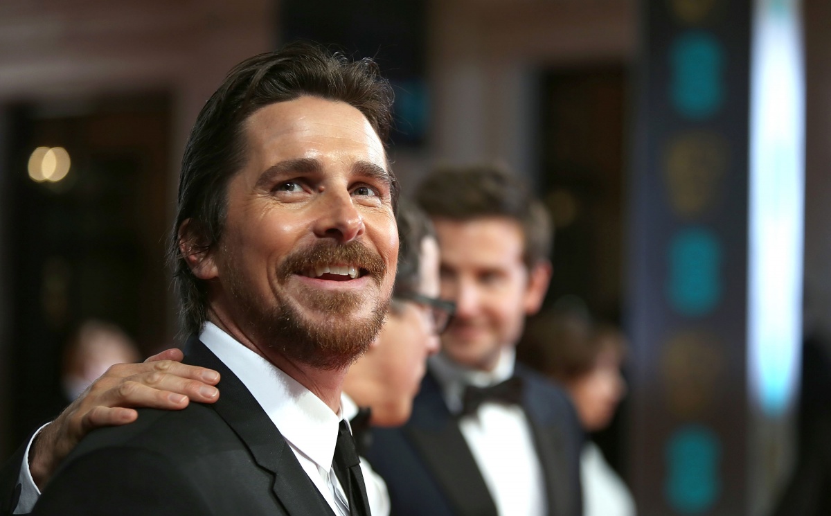 Фото актеров 2014. Кристиан Бейл. Кристиан Бейл 2021. Christian Bale 2019. Кристиан Бейл with actors.