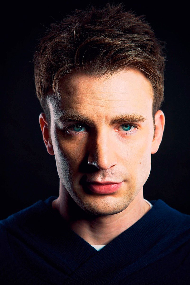 kinopoisk.ru-Chris-Evans-2383354.jpg