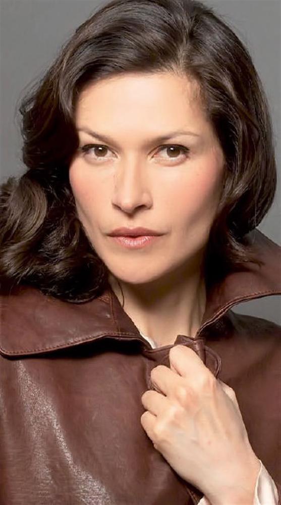 Next photo of Karina Lombard