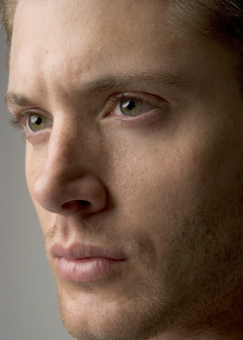 kinopoisk.ru-Jensen-Ackles-980132.jpg