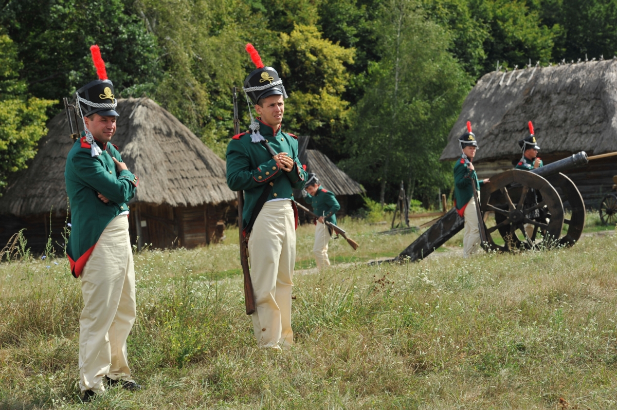 Ржевский. Павел Деревянко РЖЕВСКИЙ. ПОРУЧИК РЖЕВСКИЙ фильм 2012. РЖЕВСКИЙ против Наполеона фильм 2012. Павел Деревянко ПОРУЧИК РЖЕВСКИЙ.