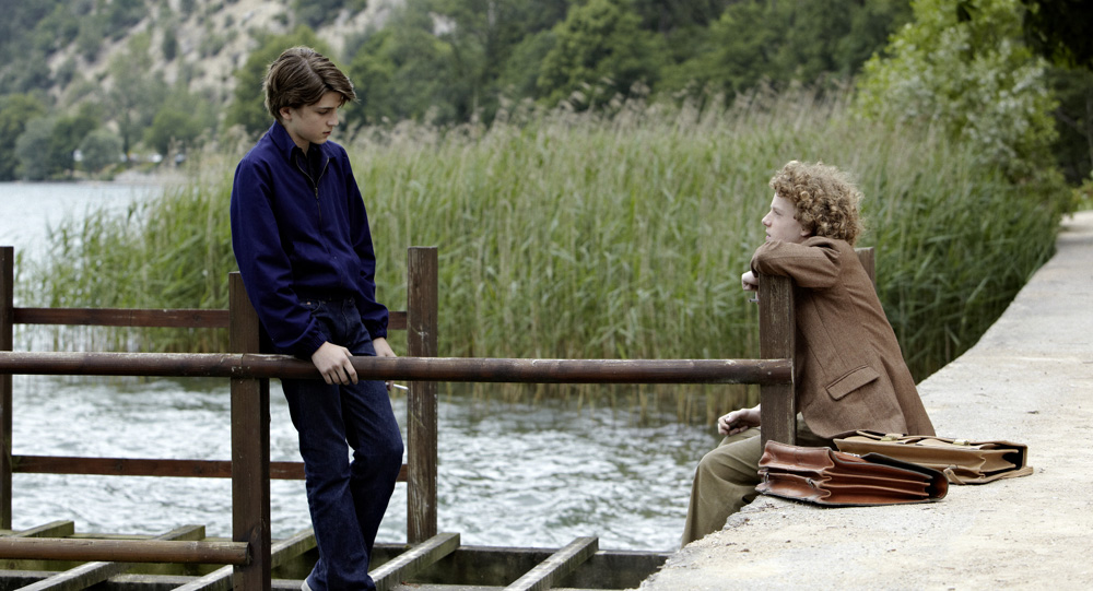 Далеко по соседству — смотреть онлайн — КиноПоиск