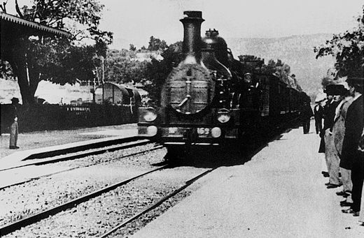 фильм прибытие поезда 1895 скачать